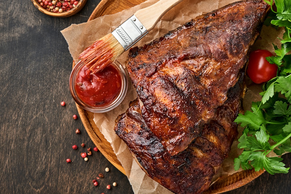 grilled-and-smoked-pork-ribs-with-barbeque-sauce-o-4MVZ4JV.jpg